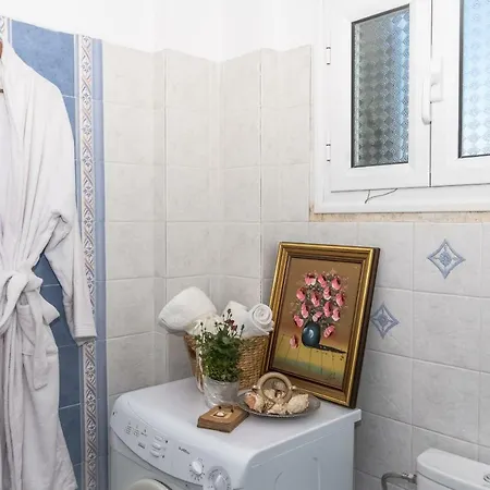 Modern Flat With Beautiful Views In South Of Corfu דירה
