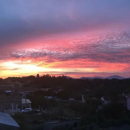 Modern Flat With Beautiful Views In South Of Corfu 公寓 莱夫基米